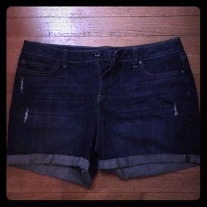 Jennifer lopez jean shorts